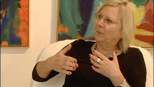 Annette-im-Atelier-Unterstützung im Kunstmarketing Annette Kunow im Atelier Unterstützung im Kunstmarketing